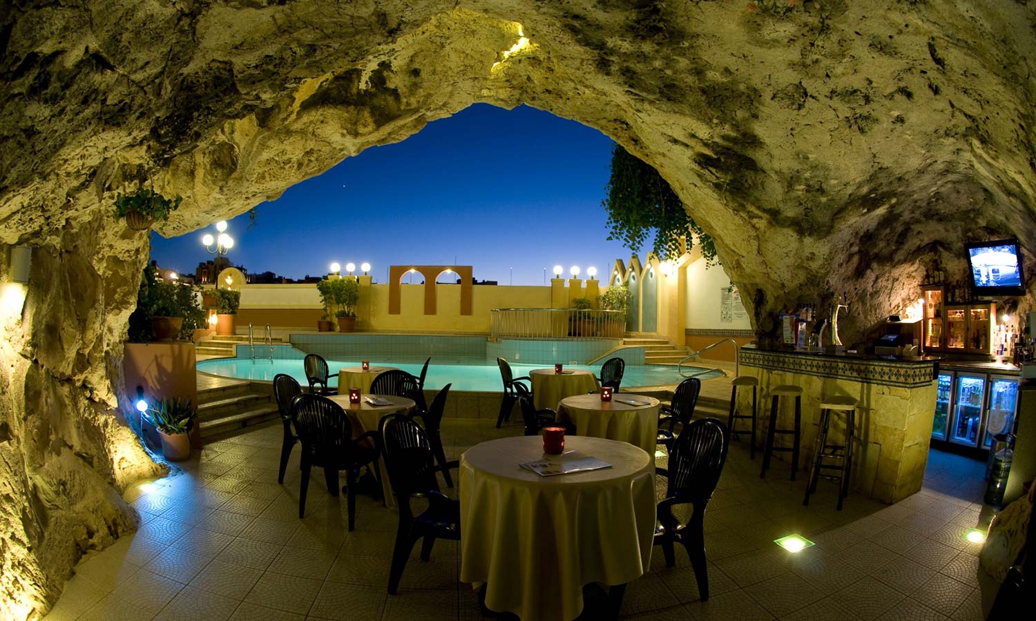 Spa-Industry-Cave-Bar-seasonal